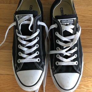 Low black and white converse